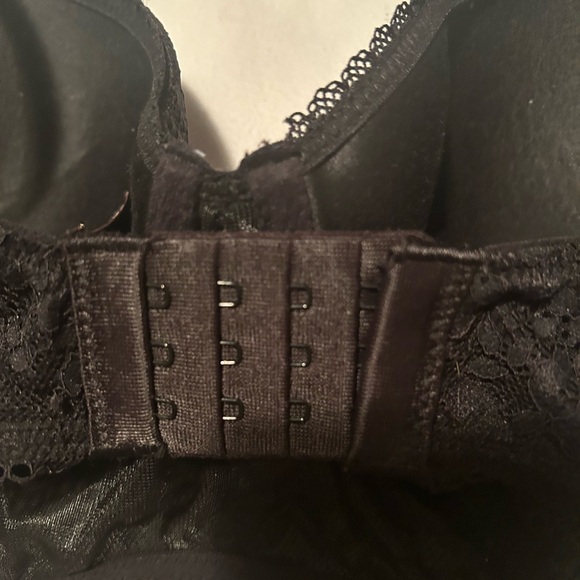 Victoria secrets has unwired can be razor back or regular bra sz 34c black - Picture 8 of 9